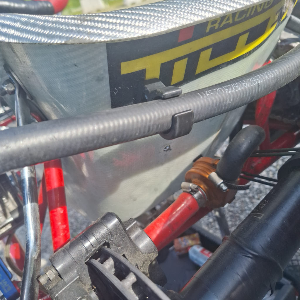 Passatubo acqua a U per sedile Race Tech Italy