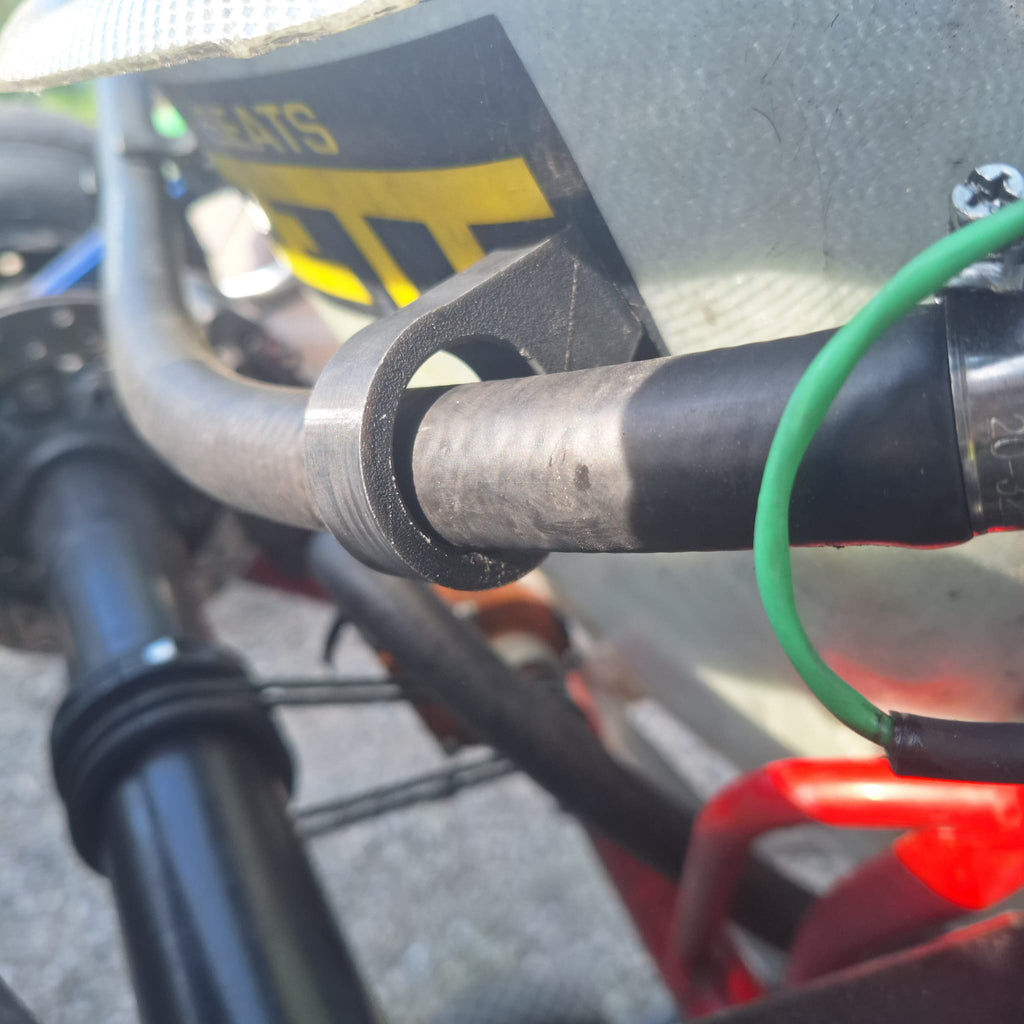 Passatubo acqua chiuso per sedile Race Tech Italy
